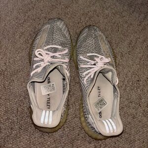 Yeezy boost static- non reflective